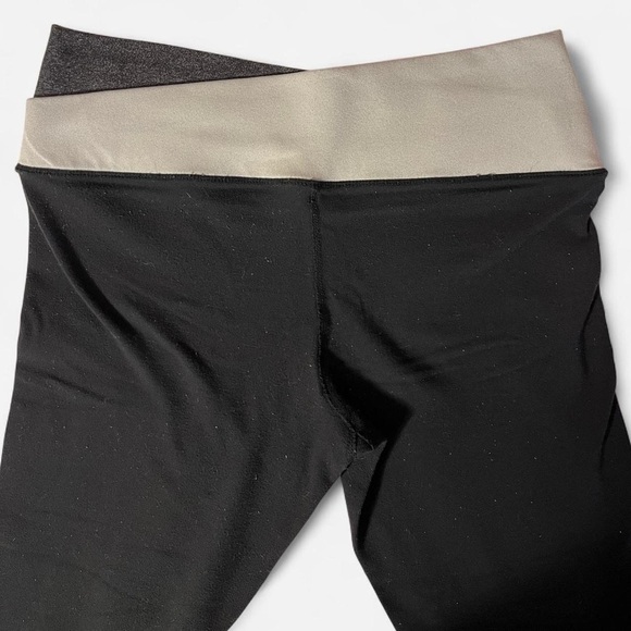 SZ 4 Black Cropped Lululemon leggings with grey accents #activewear - Picture 5 of 6